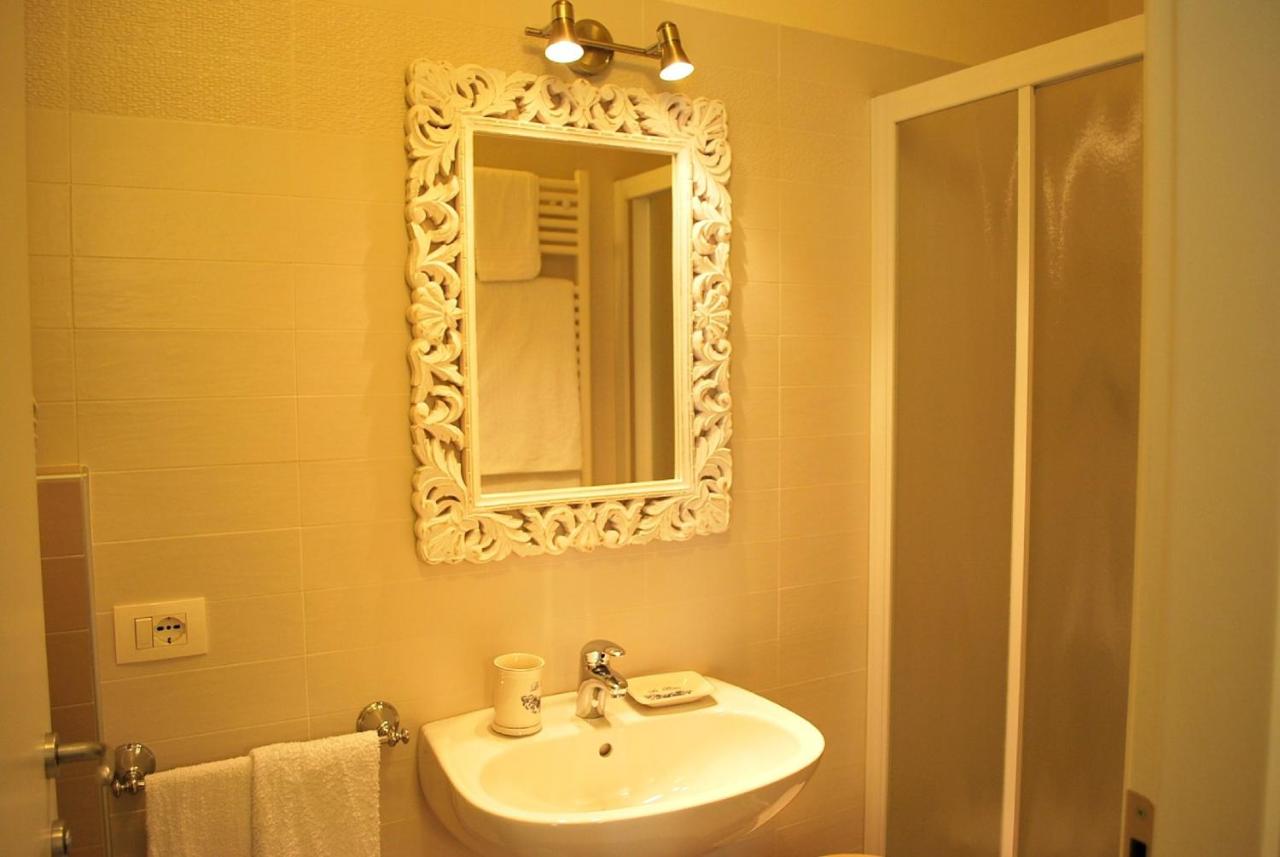 Camera Matrimoniale/Doppia con Letti Singoli con Bagno Privato