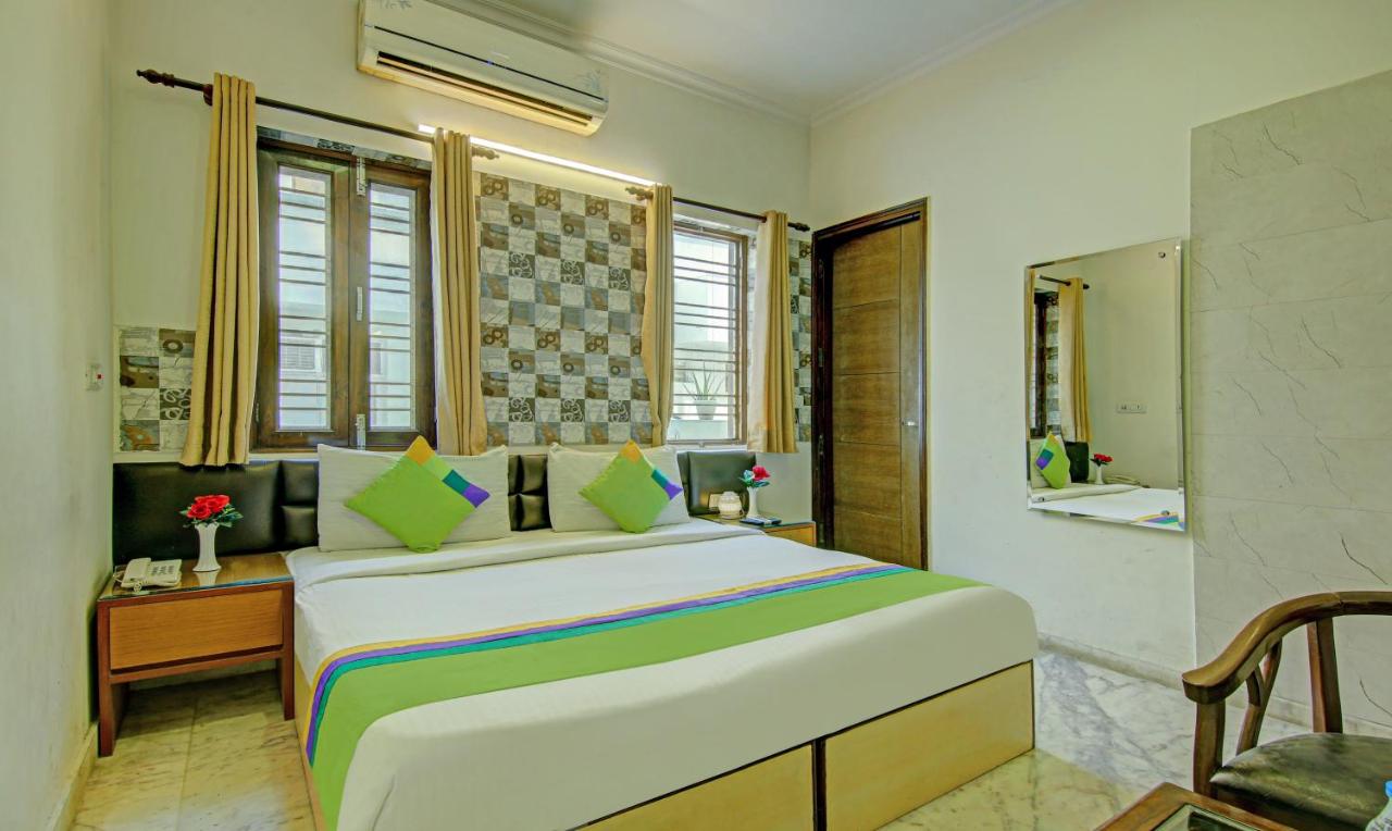 B&B Noida - Itsy By Treebo - Swastika Inn Sector 26 - Bed and Breakfast Noida