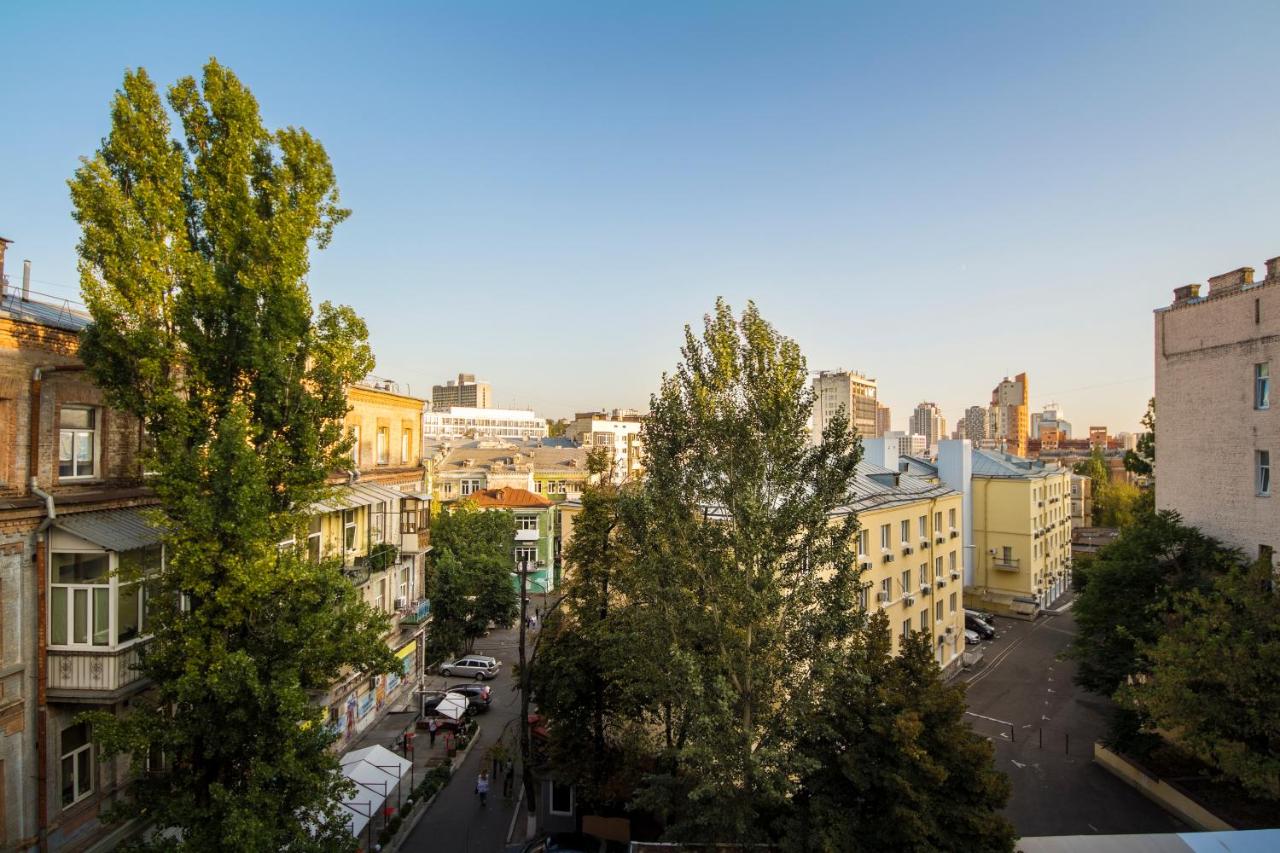 Apartments on Ploshcha Ukrainskykh Heroiv - B&B Kyiv