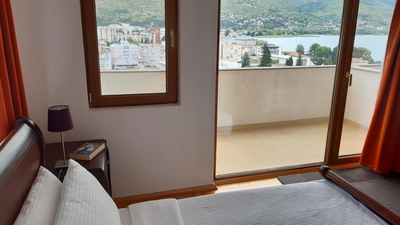 Deluxe Double Room with Lake View