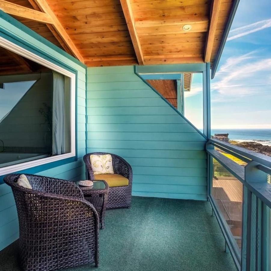 Habitación con cama extragrande y vistas al mar