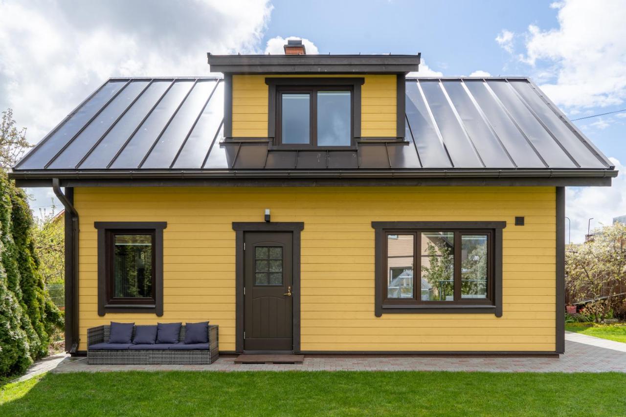 Cosy Family Guesthouse with Sauna and Garden - B&B Kuressaare