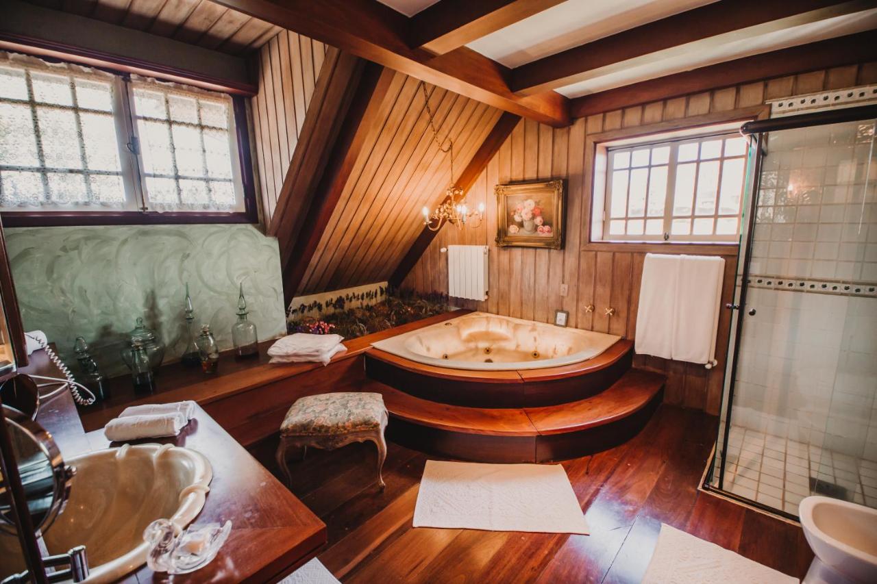 Deluxe Suite with Spa Bath