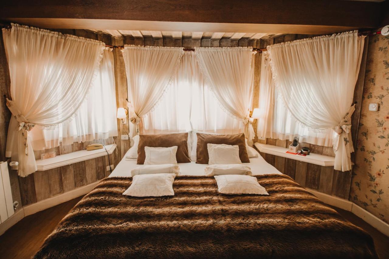 Suite with Hot Tub