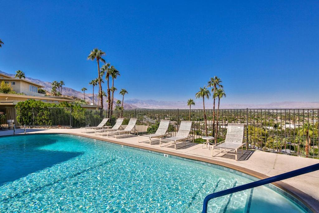 B&B Palm Springs - Panoramic Southridge Views Condo - Bed and Breakfast Palm Springs