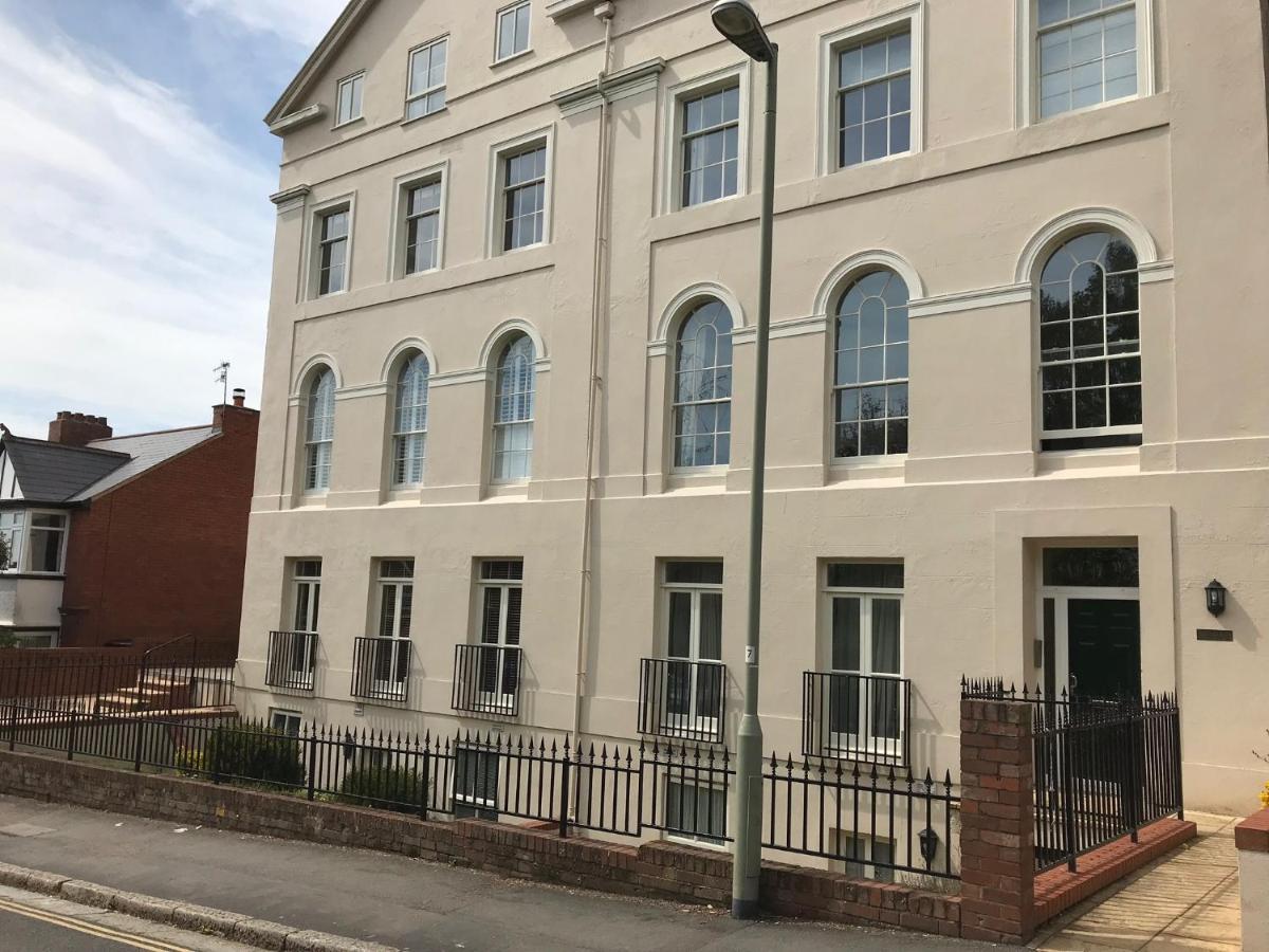 B&B Exeter - Luxury City Centre Apartment, Exeter. - Bed and Breakfast Exeter