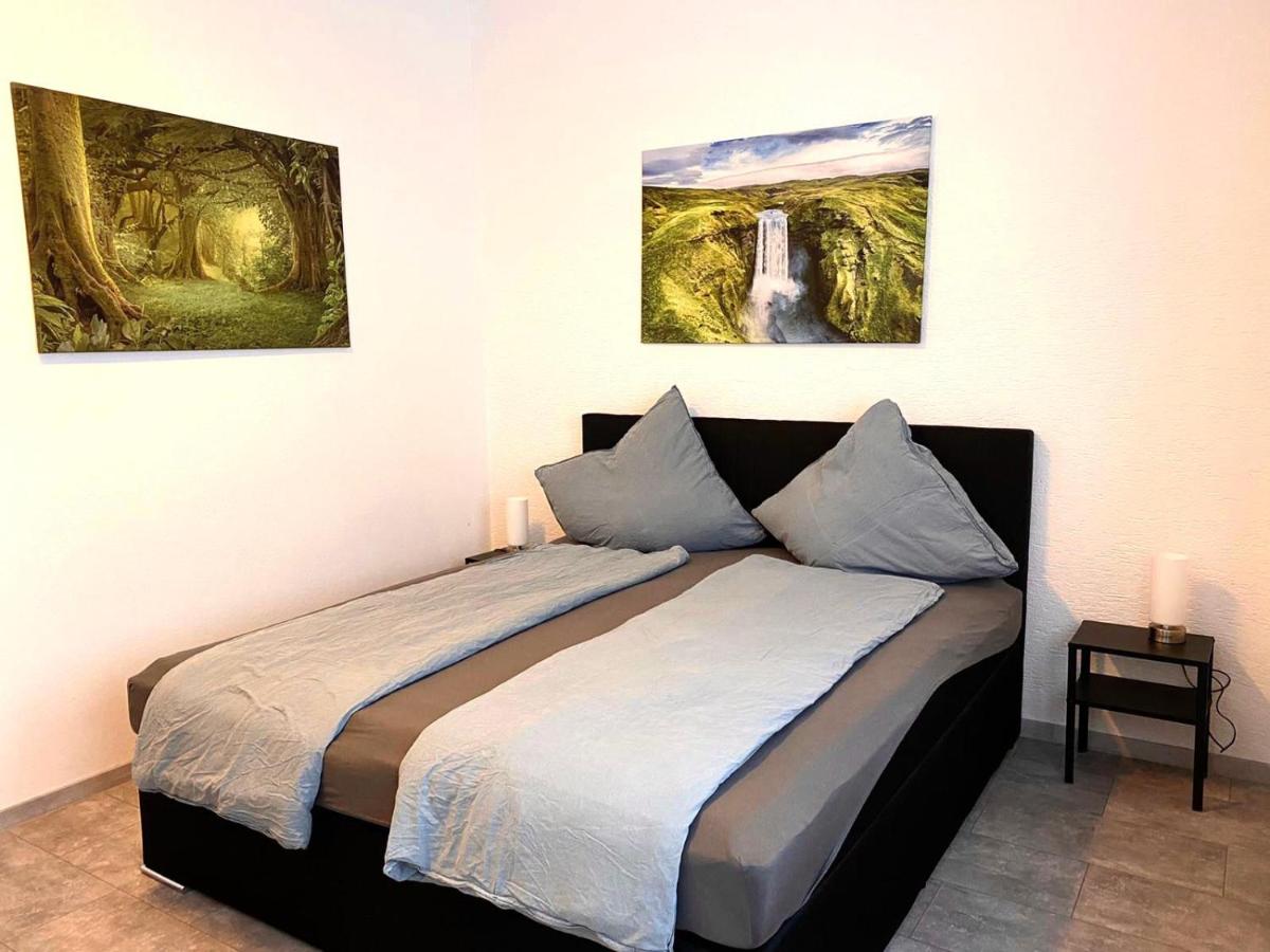 B&B Neunkirchen - City Apartment Jimmy - Bed and Breakfast Neunkirchen