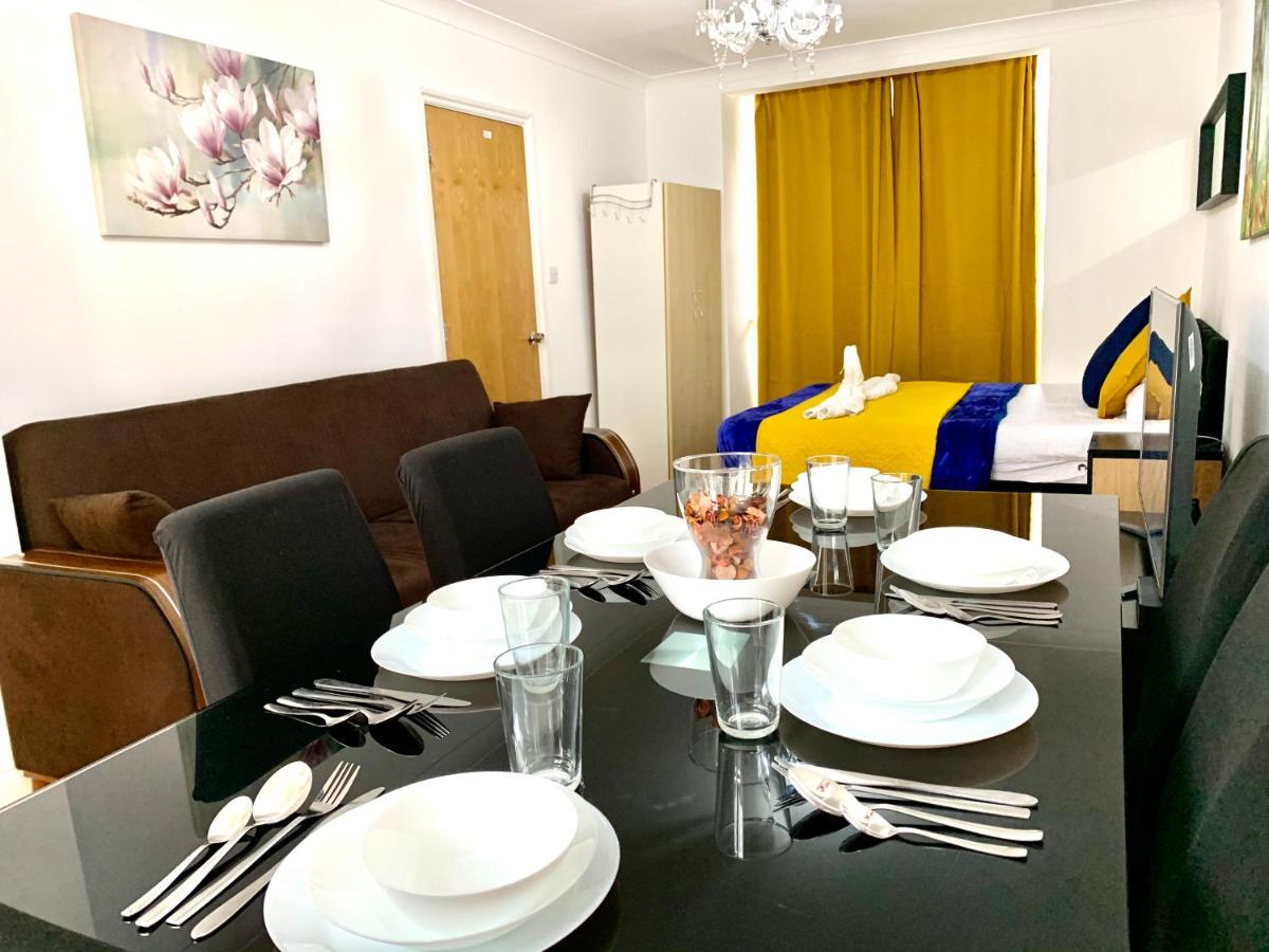 B&B Londres - London 4 Bedrooms 3 Bathrooms with Garden House - Bed and Breakfast Londres