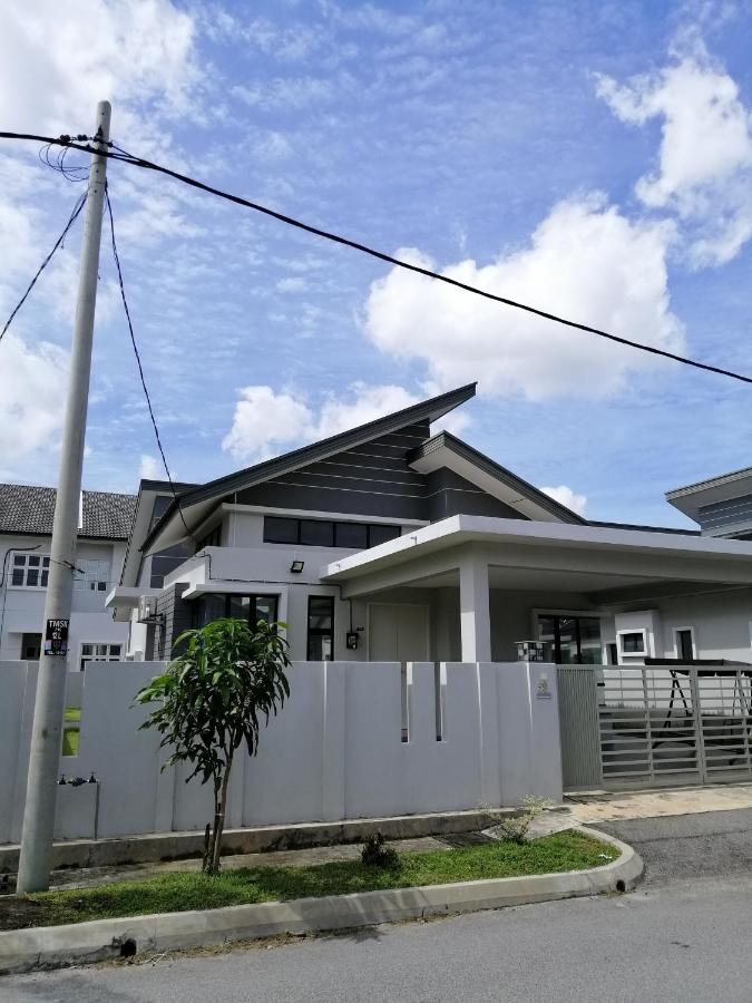 B&B Malakka - UmarHarraz Homestay#Malay Family Staycation#PEACEFUL AND SPACIOUS - Bed and Breakfast Malakka