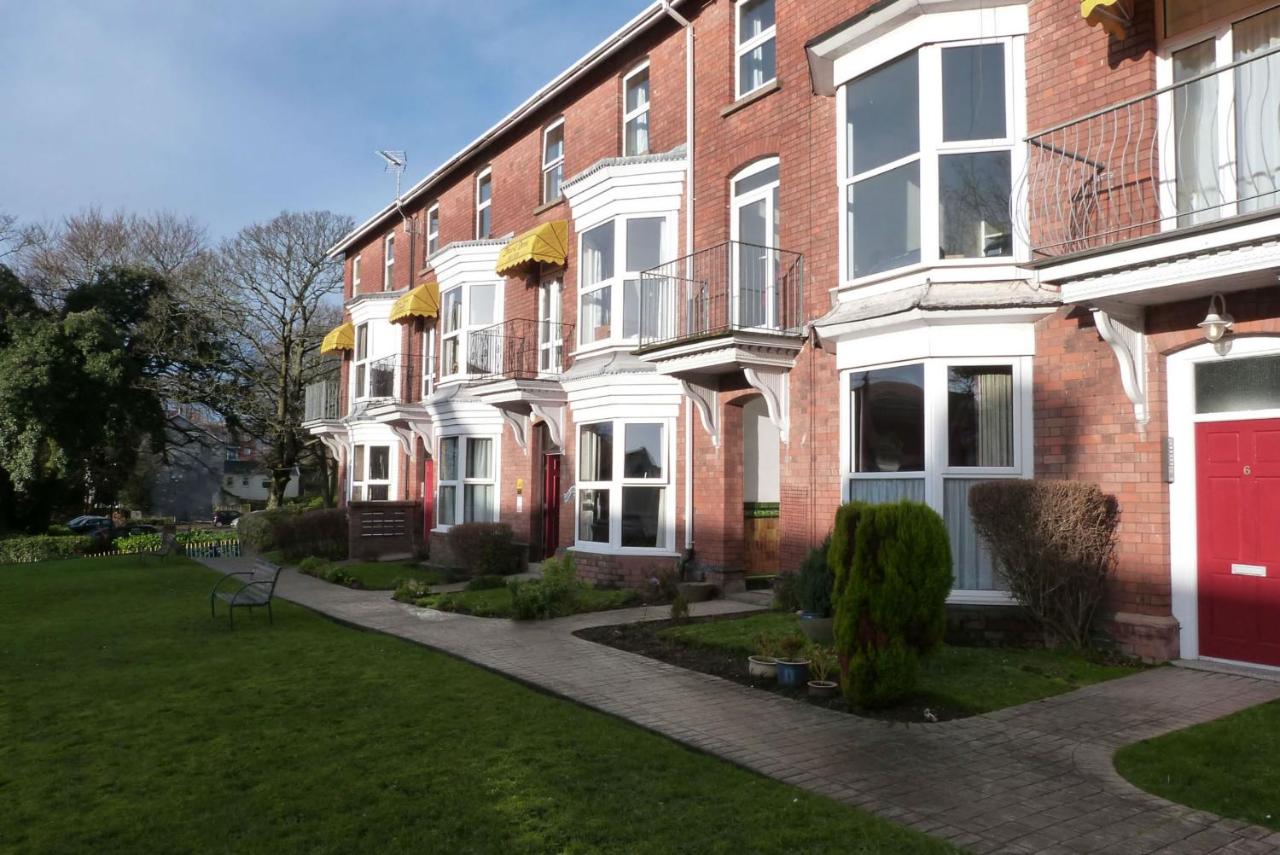 Hurst Dene Aparthotel - B&B