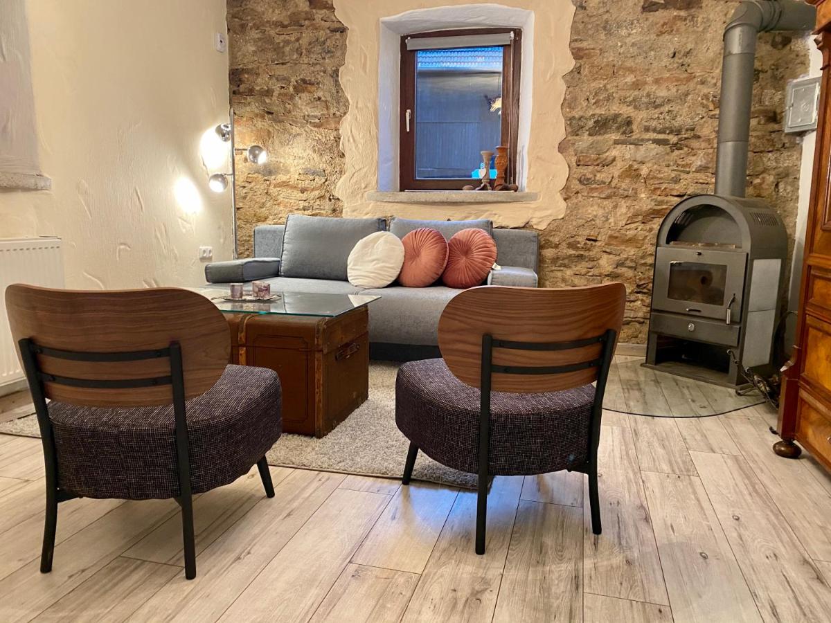 Eifelstein, Apartment mit Whirlpool und Ofen - Ferienwohnung