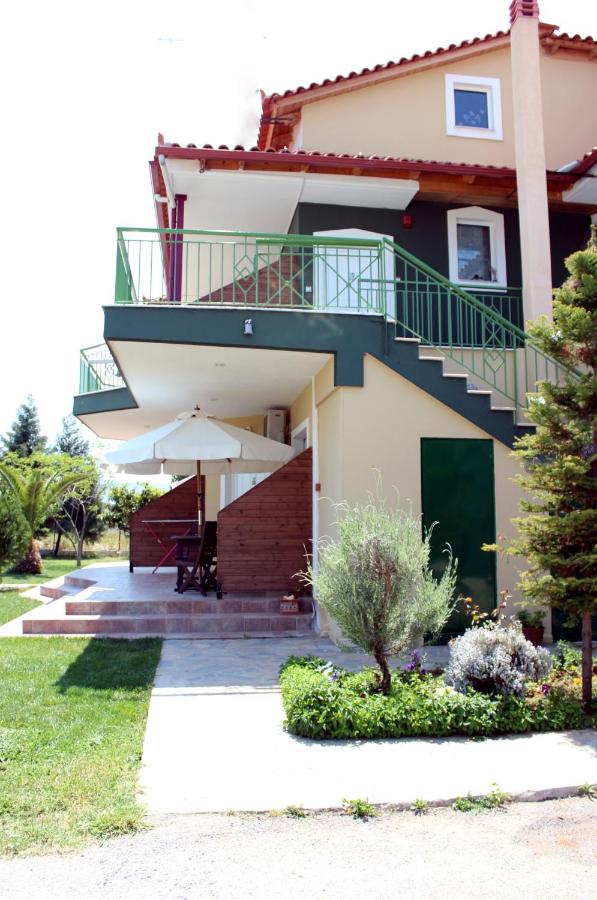 Studio (2 Adults + 2 Children)