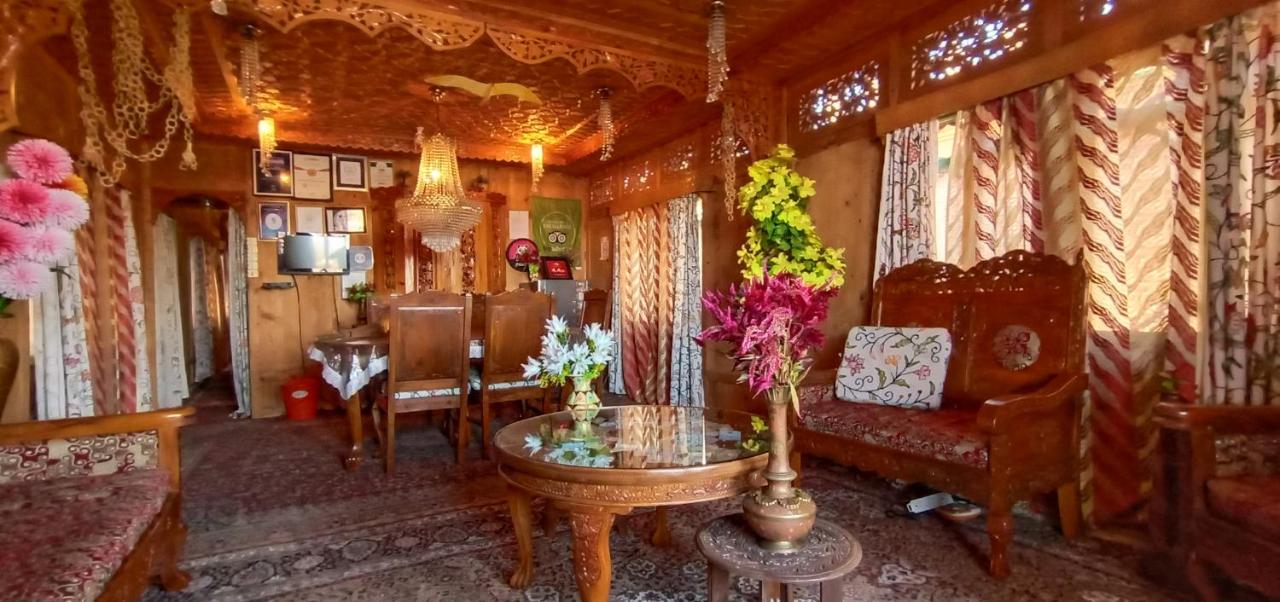 Houseboat New Suzan - B&B Srinagar