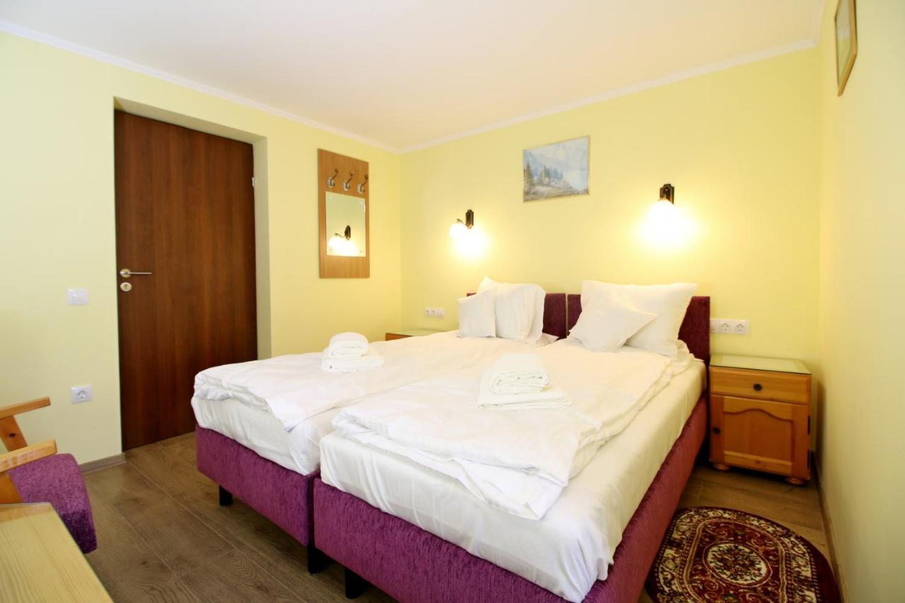 Chambre Double ou Lits Jumeaux avec Salle de Bains Privative