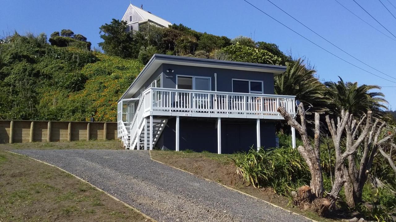 Karoro the beach front bach with views to die for! - B&B