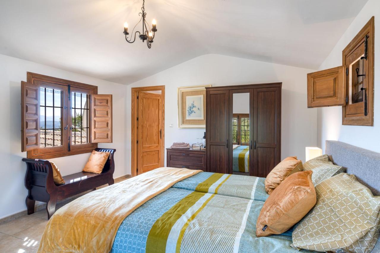 Queen Room with Pool View