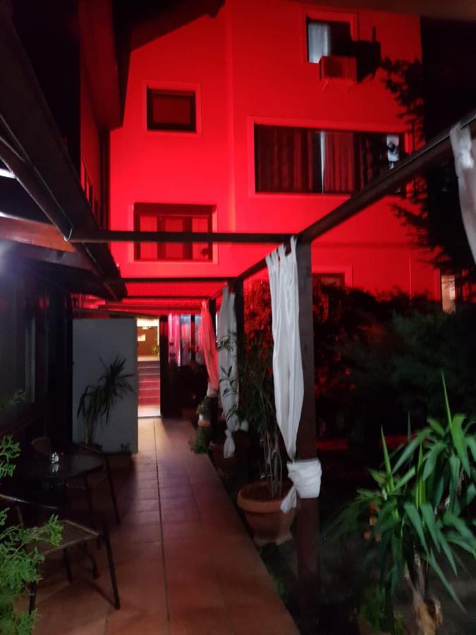 Pensiunea Red Rose Apartments - Chambres d’hôtes