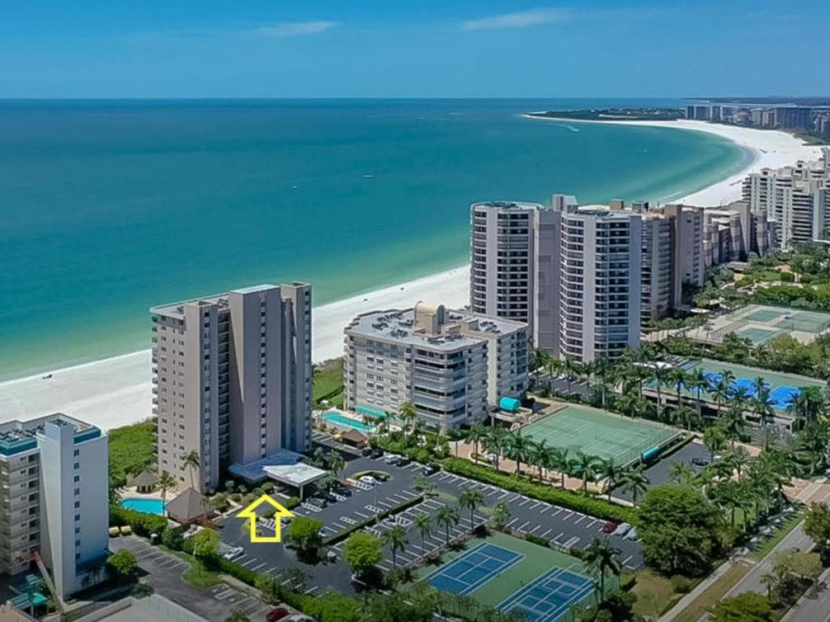 B&B Marco Island - Beachfront 2 Bed at Popular Seawinds!!! - Bed and Breakfast Marco Island