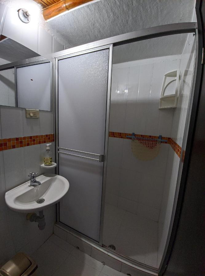 Camera Doppia con Letti Singoli con Bagno Privato