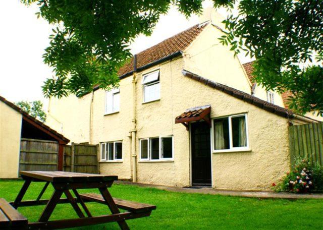 Large Two-Bedroom Cottage with Private Garden