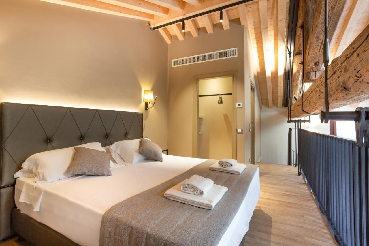 Apartment with Shower
