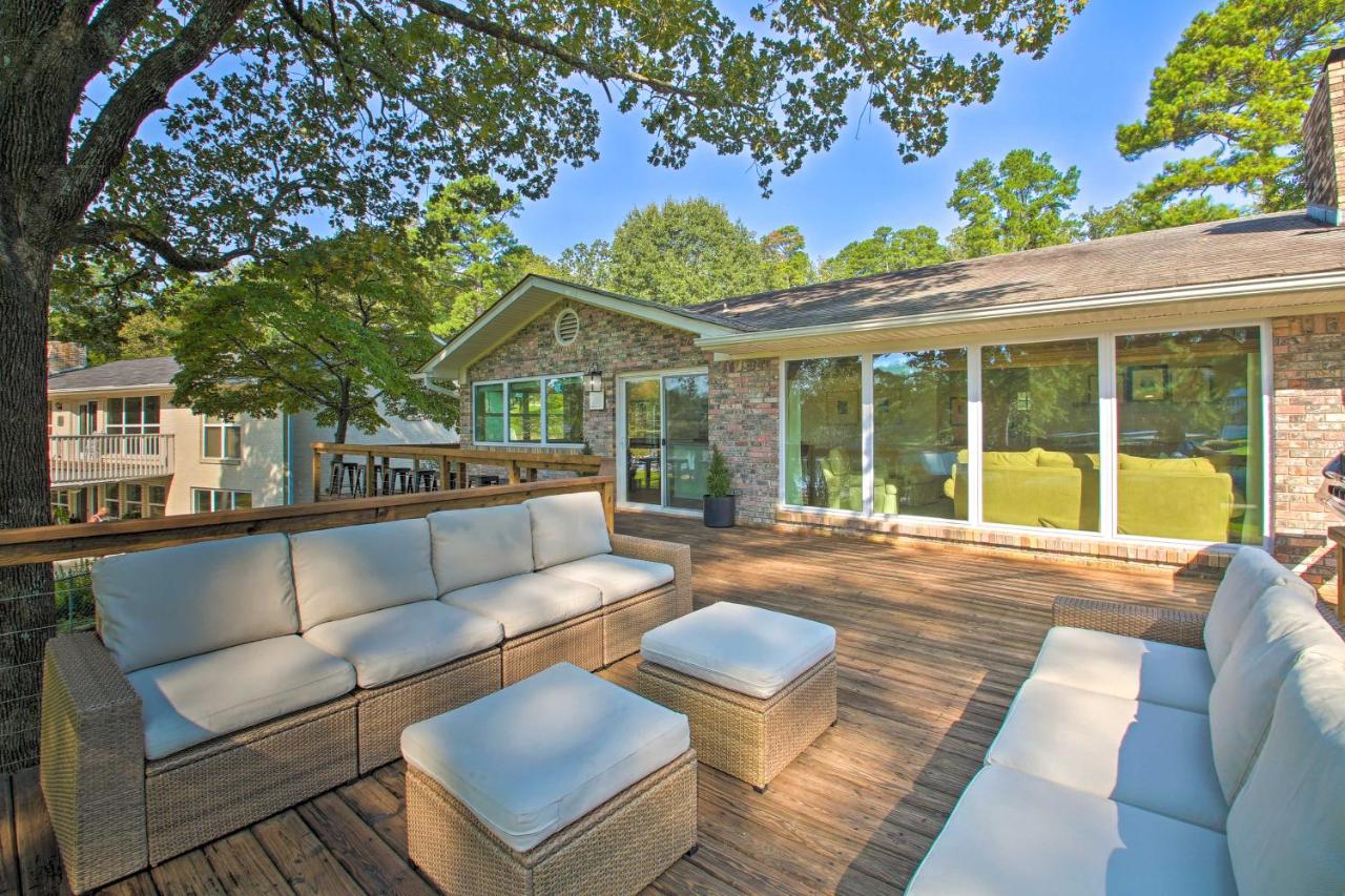 Deck, Fire Pit Waterfront Lake Hamilton Home - B&B