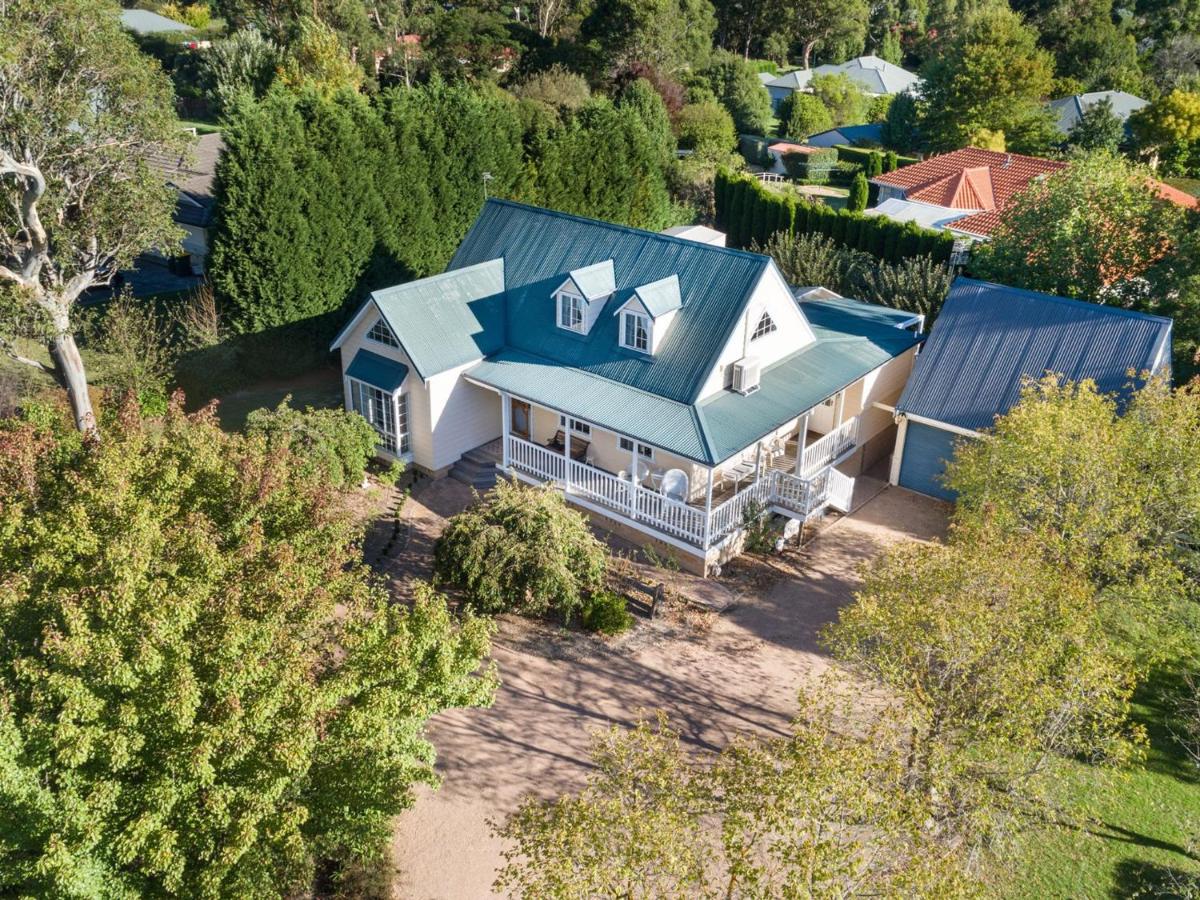 B&B Bowral - Lou Lous Cottage Bowral Southern Highlands - Bed and Breakfast Bowral