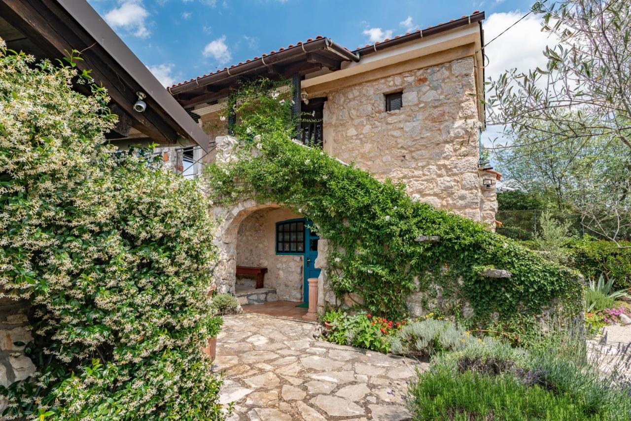 Villa Nana with a swimming pool - B&B