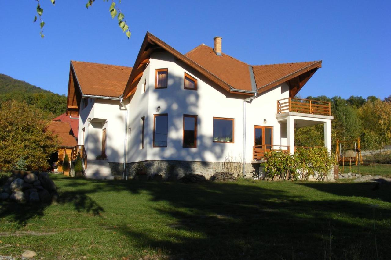 Casa Lacul Mierlei - B&B