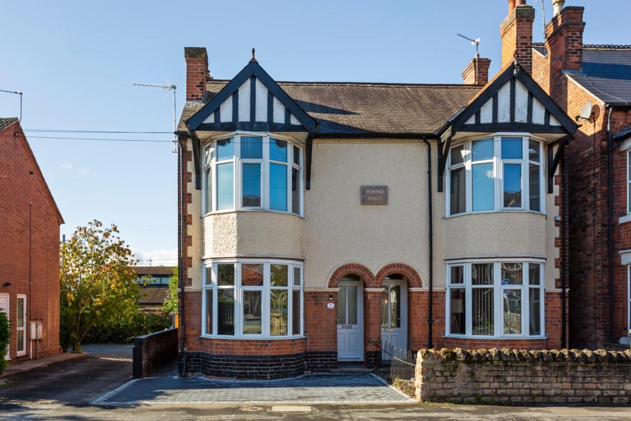Jasmine Villa A - Ideal for QMC & Uni - Free parking - B&B