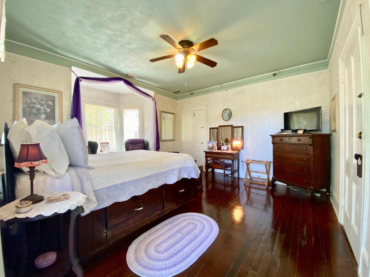Suite met Queensize Bed en Balkon