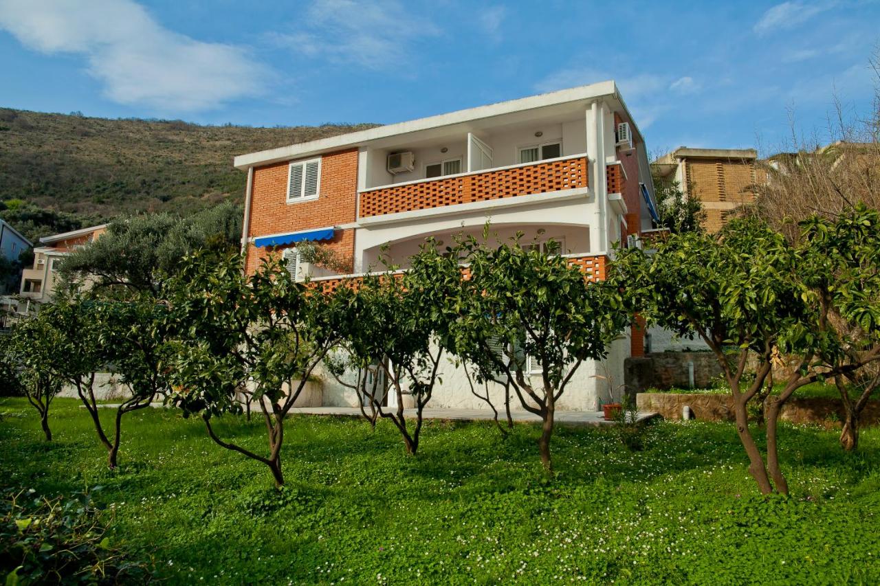 Apartments Mandarina Garden - B&B