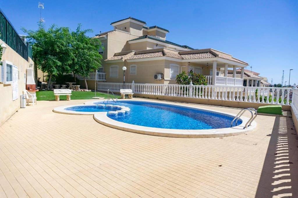 B&B Villamartin - Spacious 2 Bed Ground floor apartment with beautiful communal pool - Bed and Breakfast Villamartin