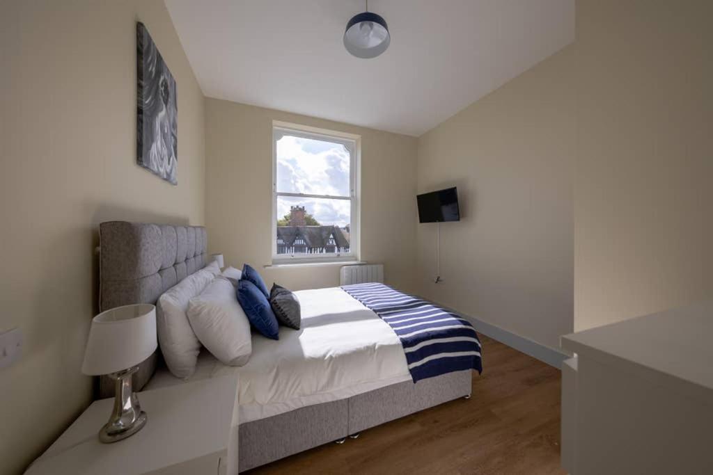 Hereford City Centre - Apartment 5, Isabella House - Modern Apartment In The Heart of The City - Sleeps 6 Guests - Hosted by RENTMYHOUSE - Chambres d'hôtes Hereford