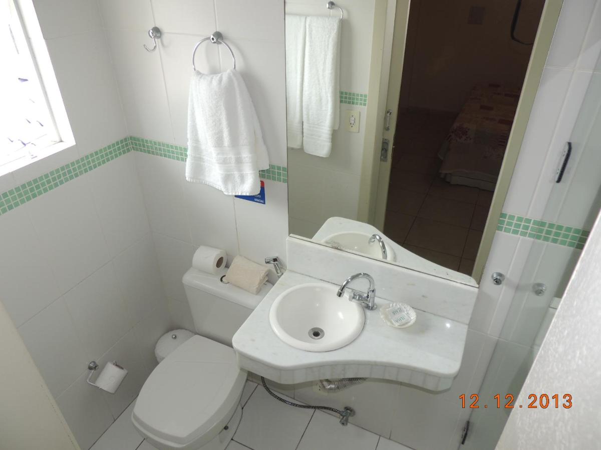 Standaard Tweepersoonskamer met 1 of 2 Aparte Bedden en Uitzicht op Straat