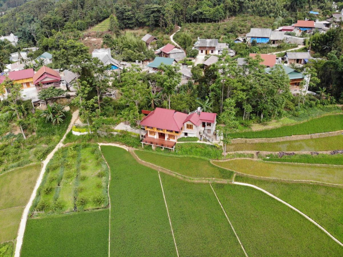 Bac Ha Threeland homestay - B&B