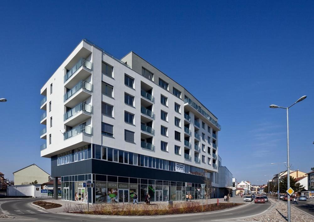 Aupark Apartment Peacock - Ferienwohnung Piešťany