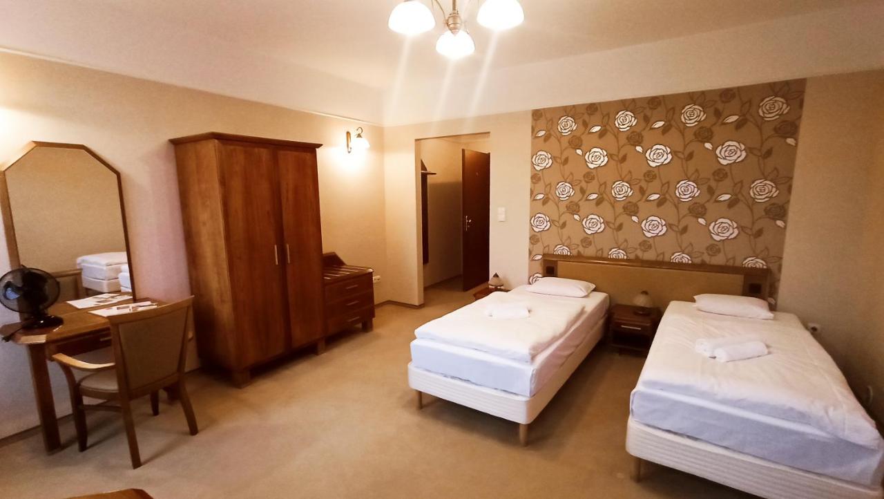 Großes Zweibettzimmer