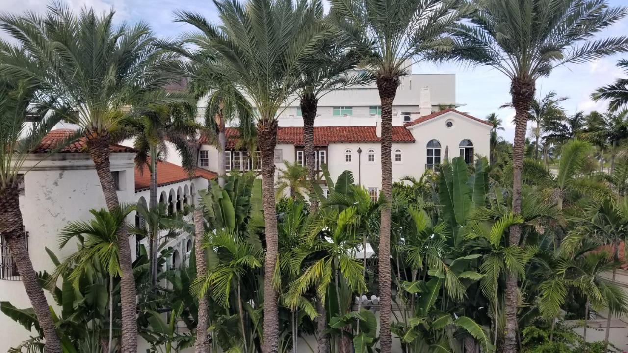 B&B Miami Beach - VERSACE MANSION VIEW SUITE at THE STRAND - Bed and Breakfast Miami Beach