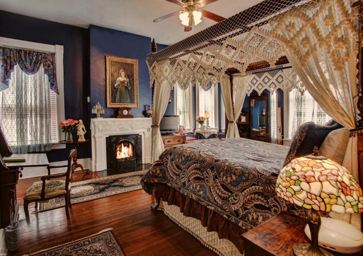 Huntingdon Queen Room 3
