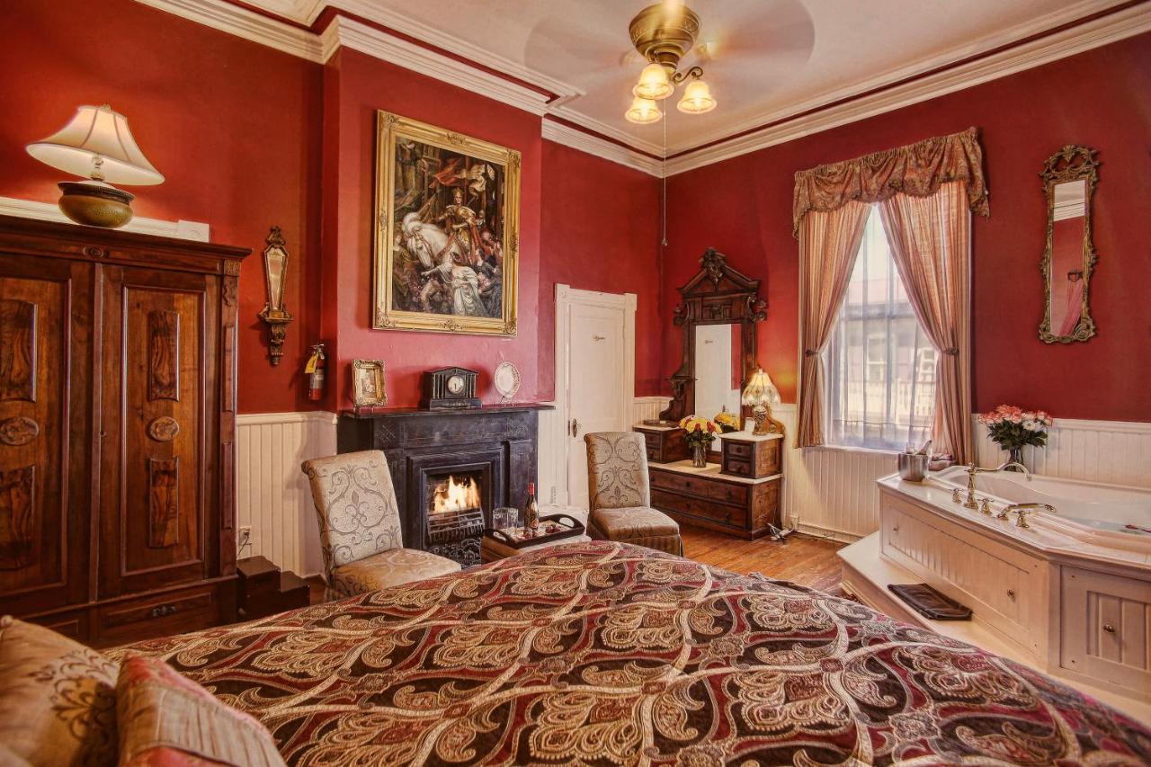 Gaston Queen Room