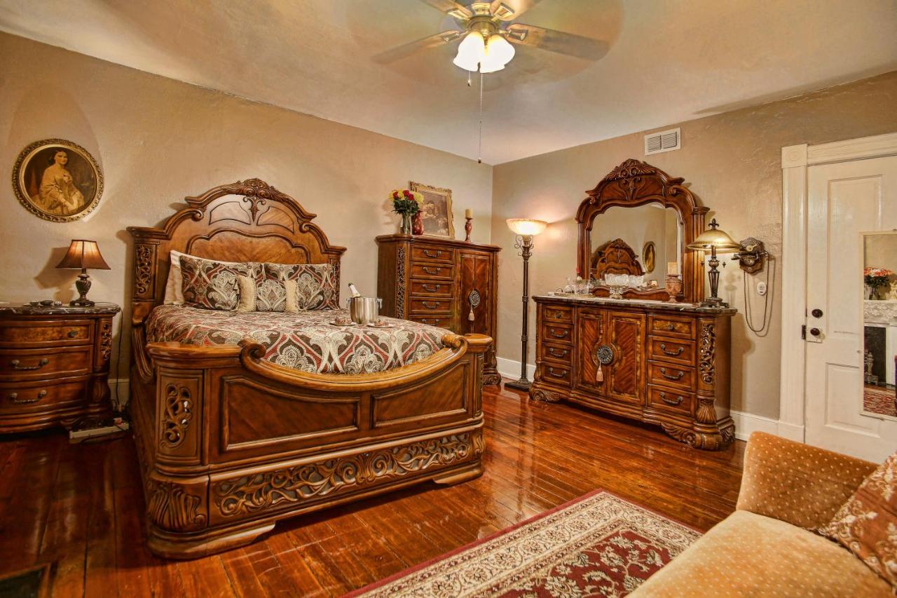 Drayton Queen Room 4