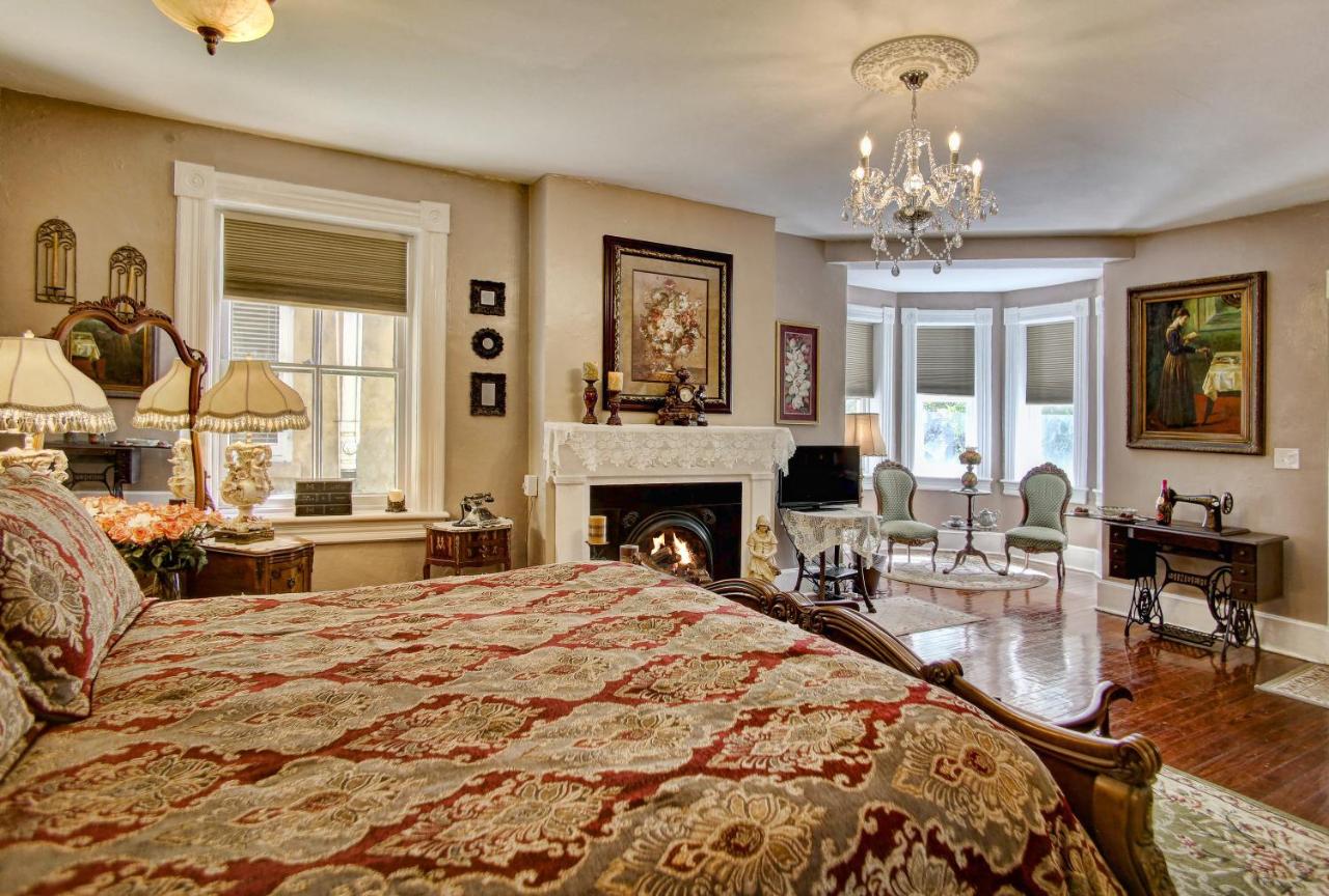 Oglethrope King Room