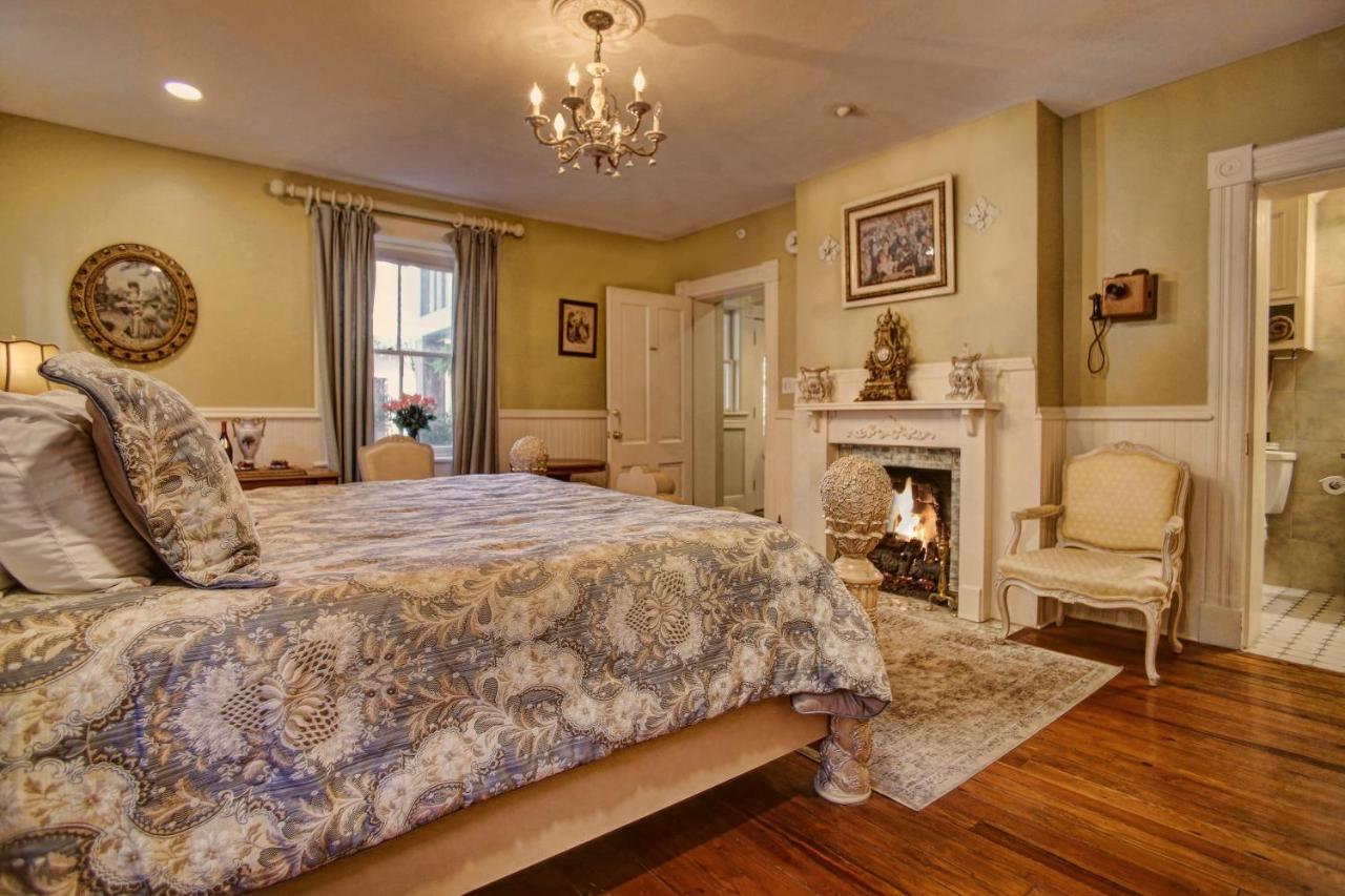 Deluxe King Suite