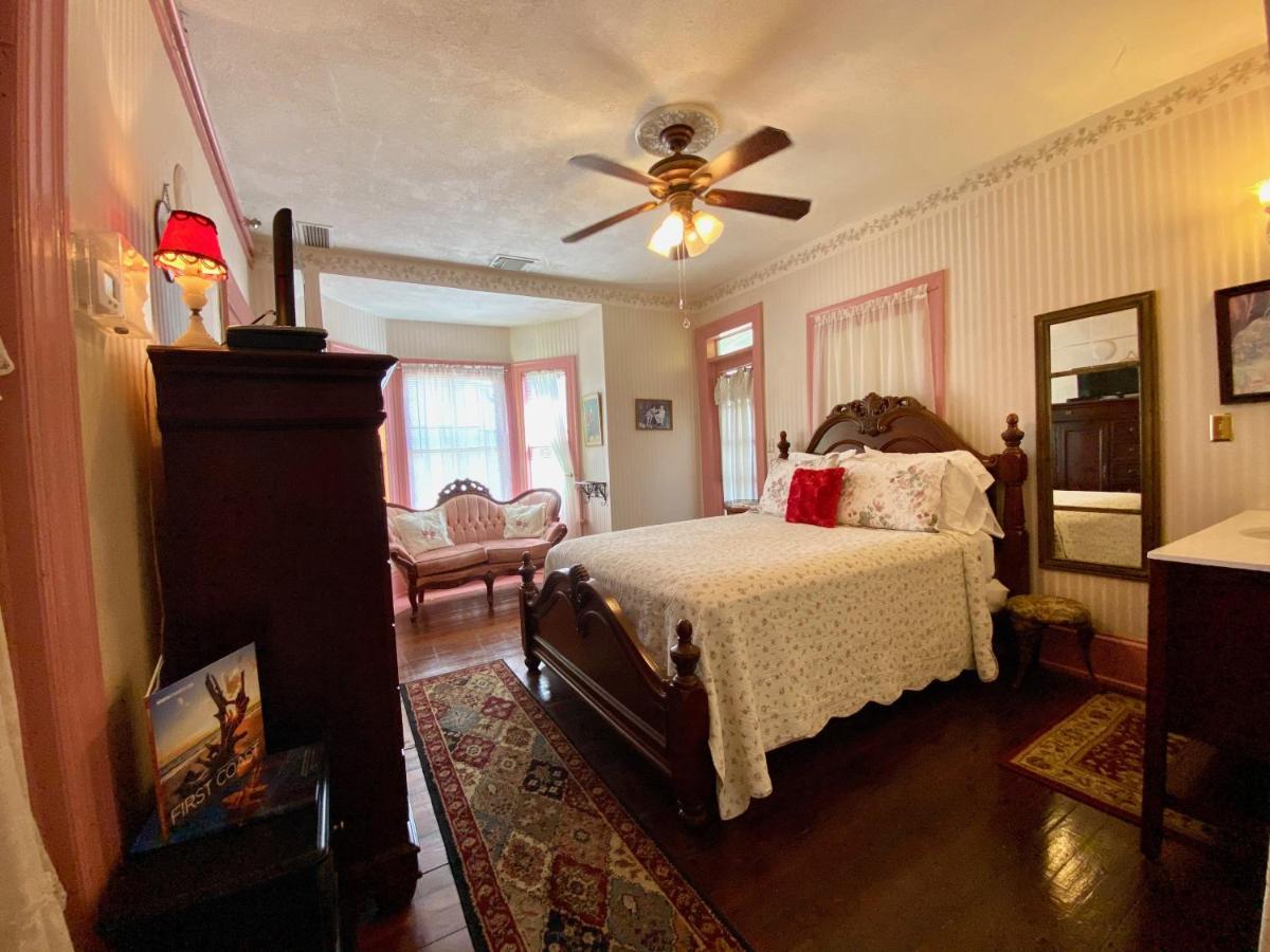 Kamer met Queensize Bed en Balkon