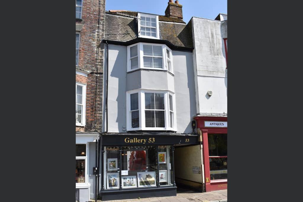 B&B Hastings - Stunning 18th Century 5 Bed House Old-Town Hastings - Bed and Breakfast Hastings