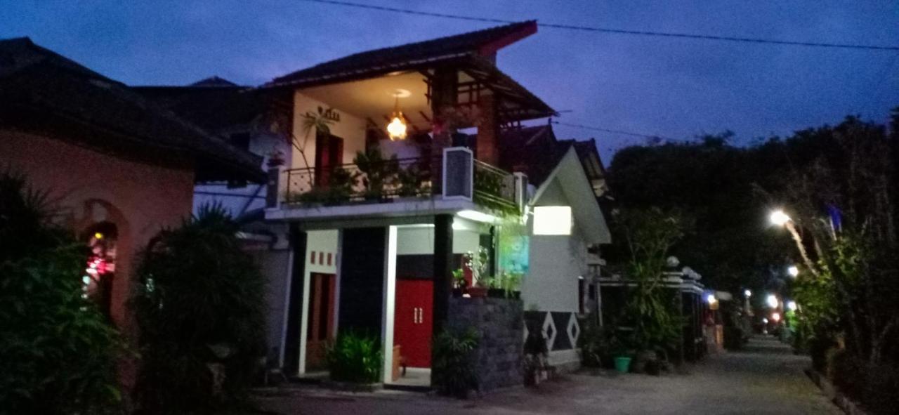 ADA Homestay - B&B