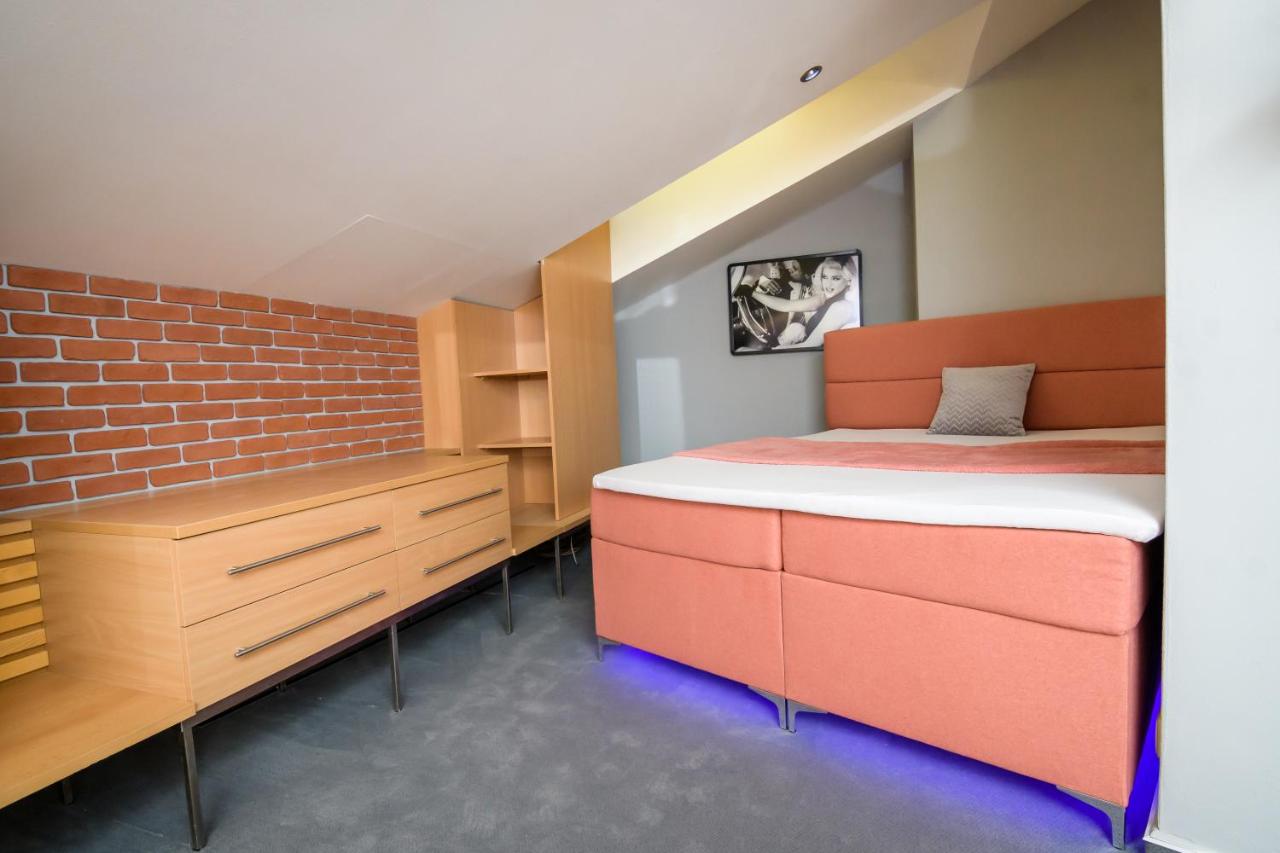 Lucky apartments in Kosice - Bed and Breakfast Košice