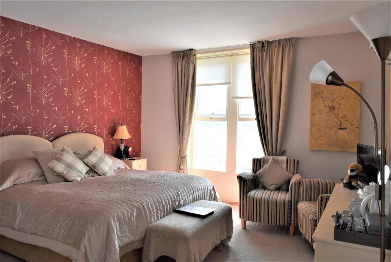 Room 9: Sea View Twin or Super King