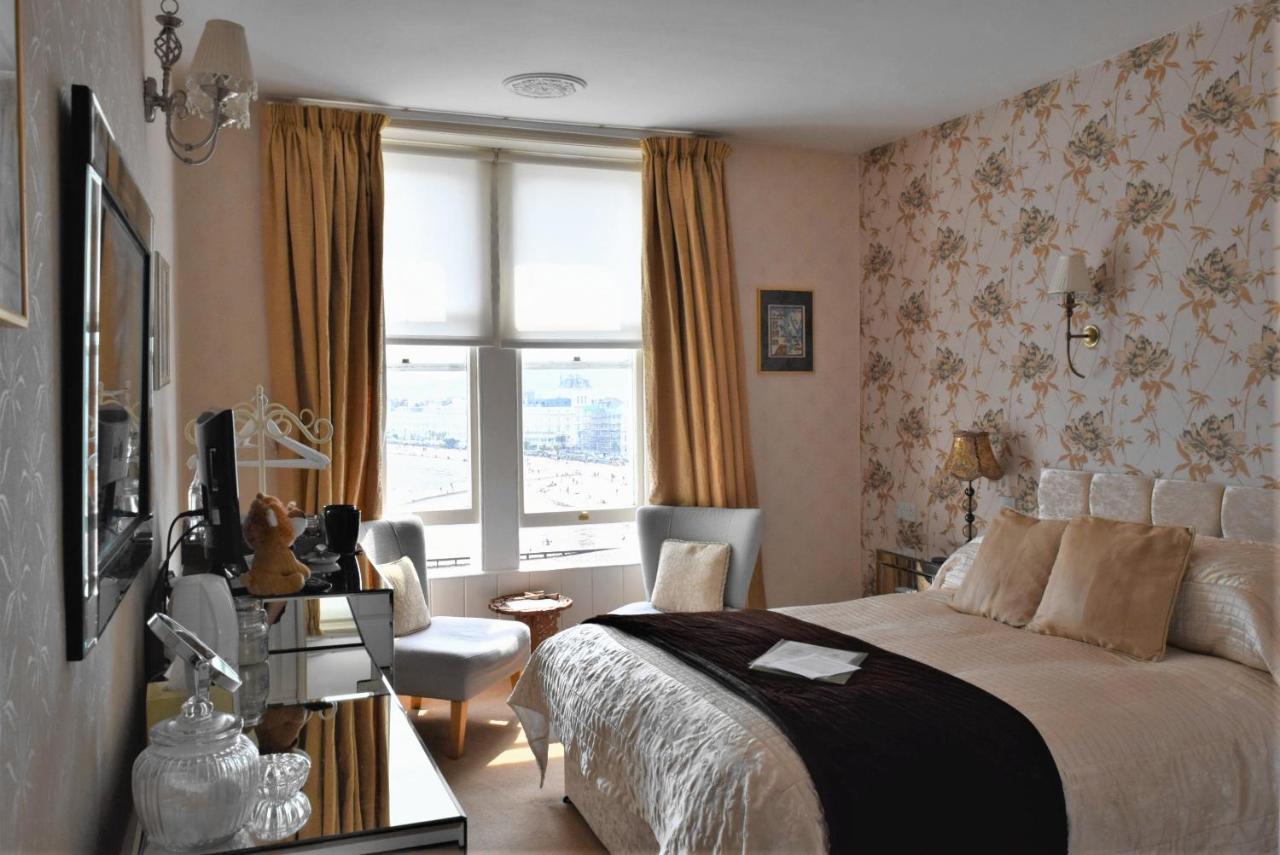 Room 8: Standard Double Sea View